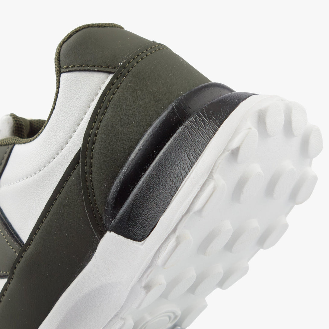 سنيكرز نسائي