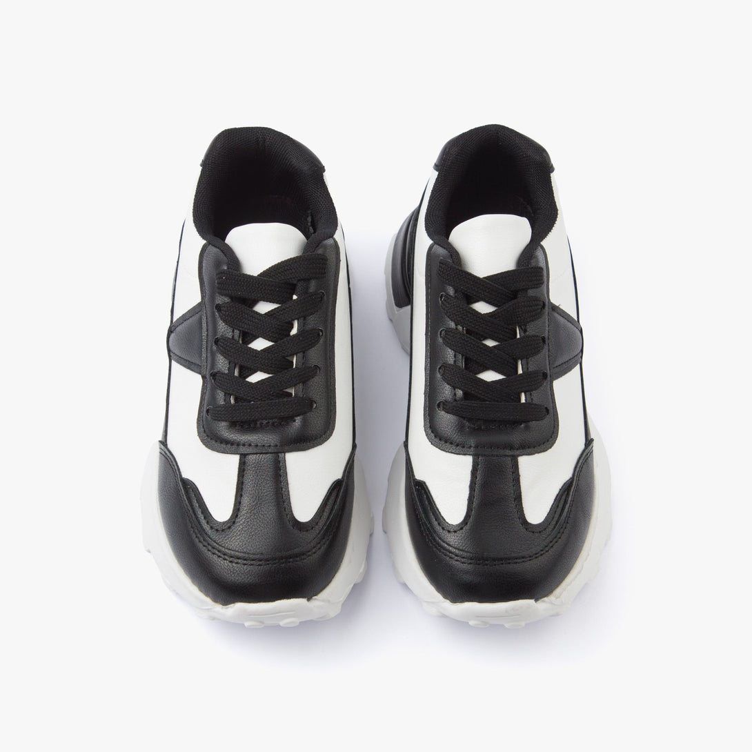 سنيكرز نسائي