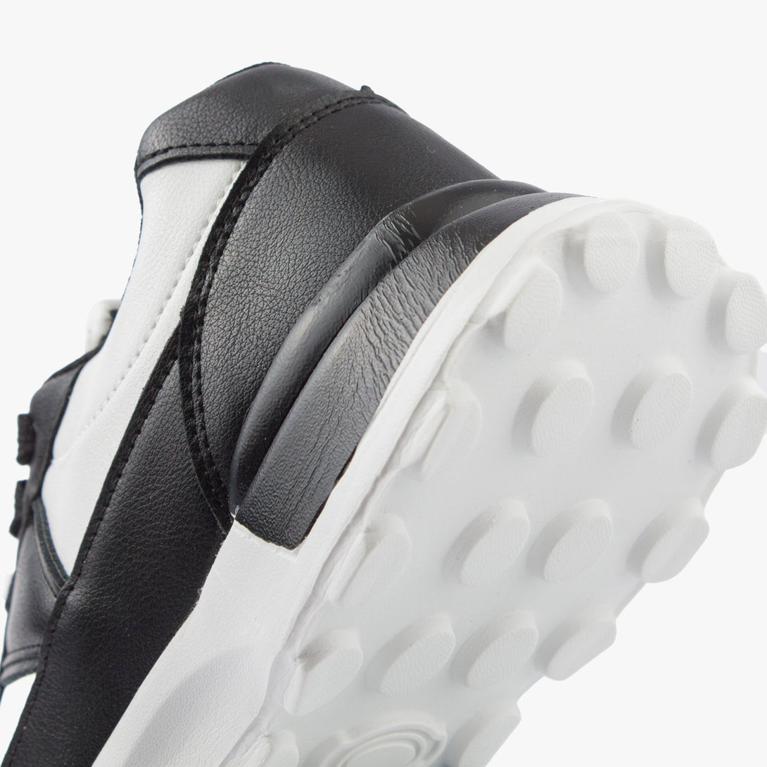 سنيكرز نسائي