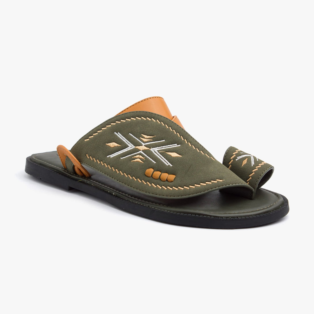 حذاء شرقي مطرز