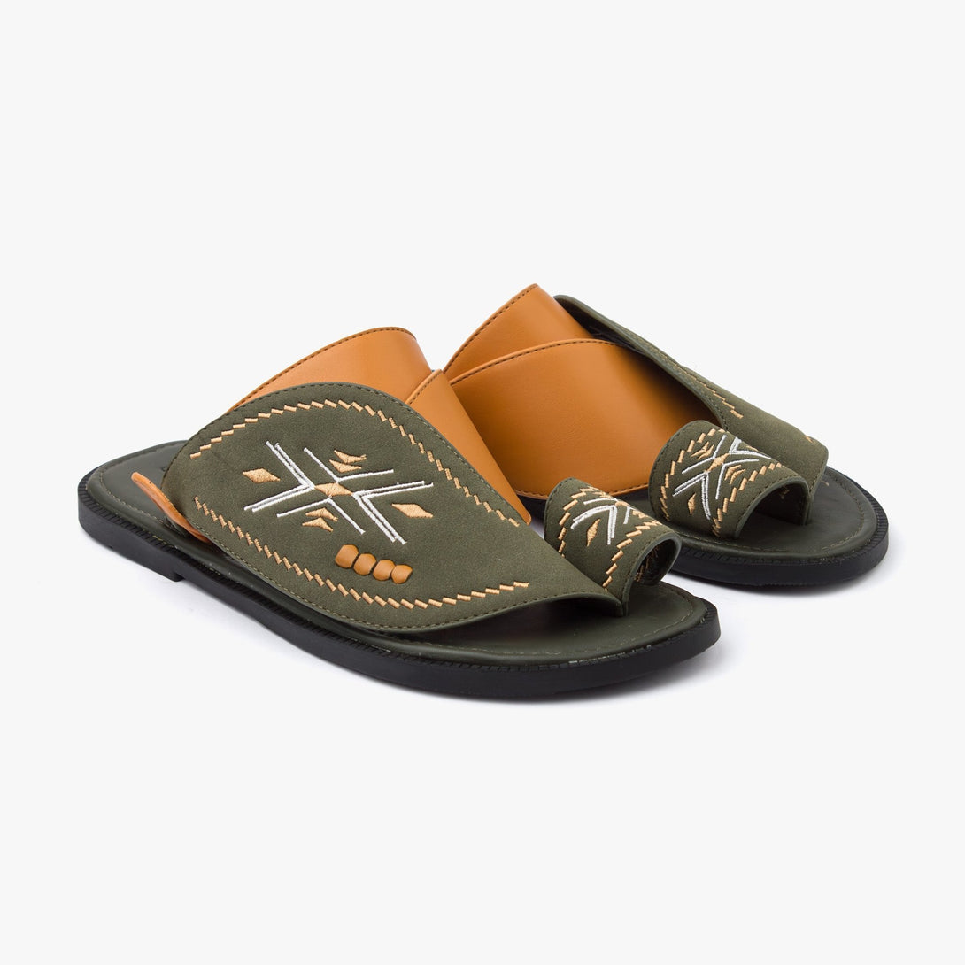 حذاء شرقي مطرز