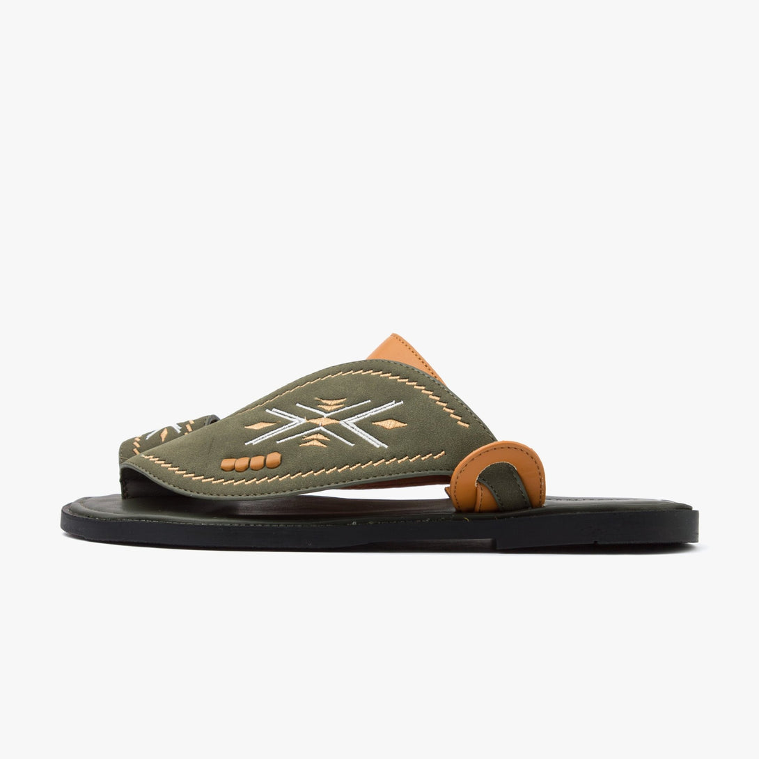 حذاء شرقي مطرز