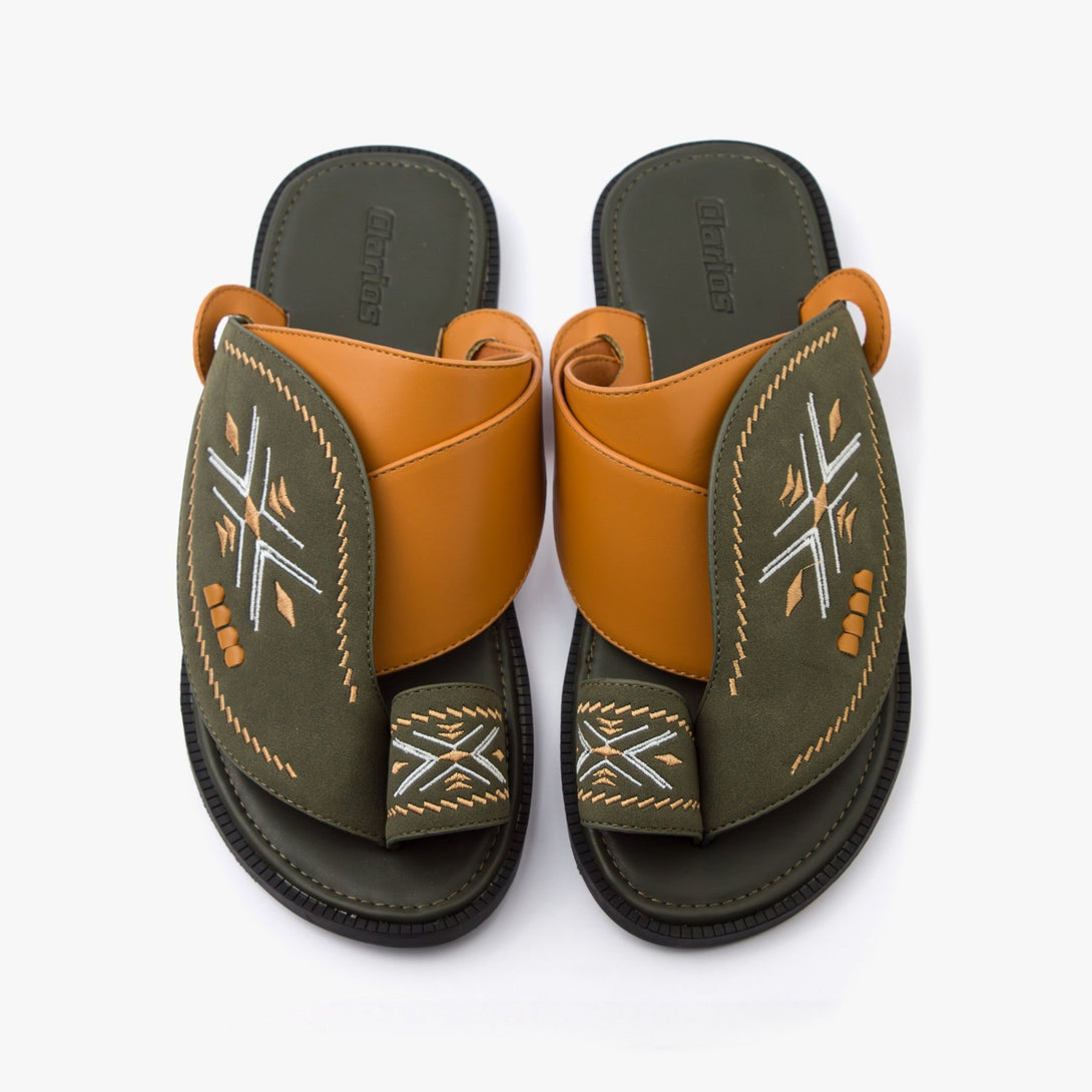 حذاء شرقي مطرز