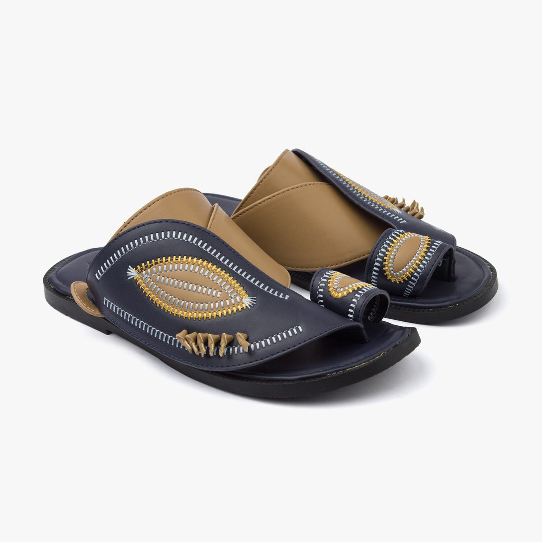 حذاء شرقي مطرز