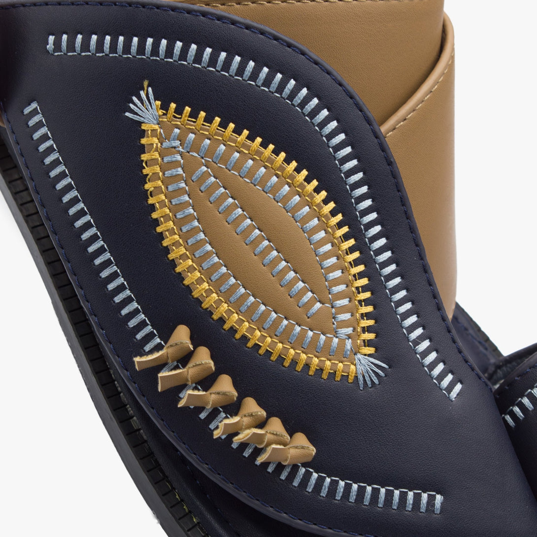 حذاء شرقي مطرز