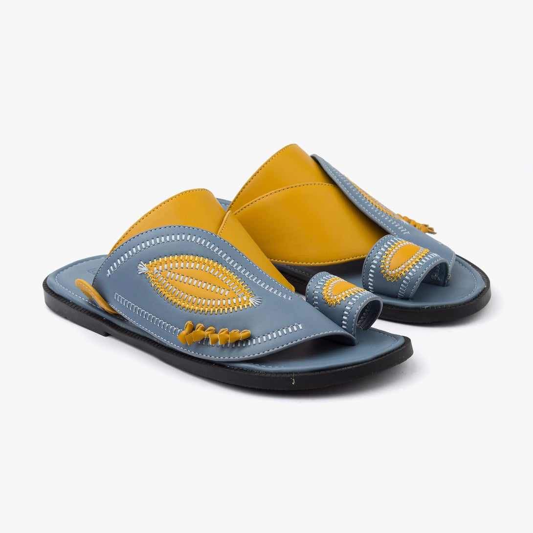 حذاء شرقي مطرز