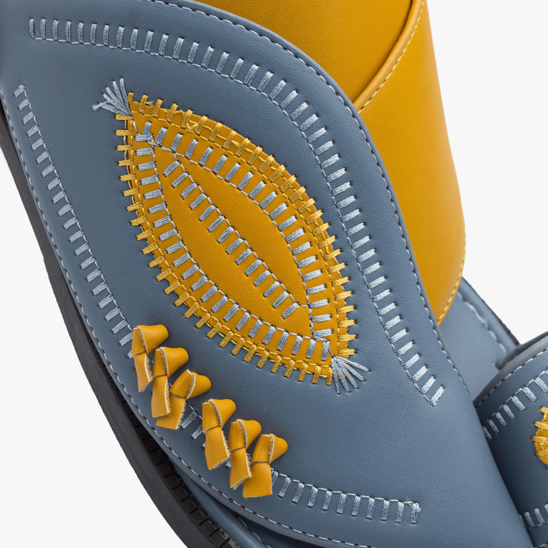 حذاء شرقي مطرز