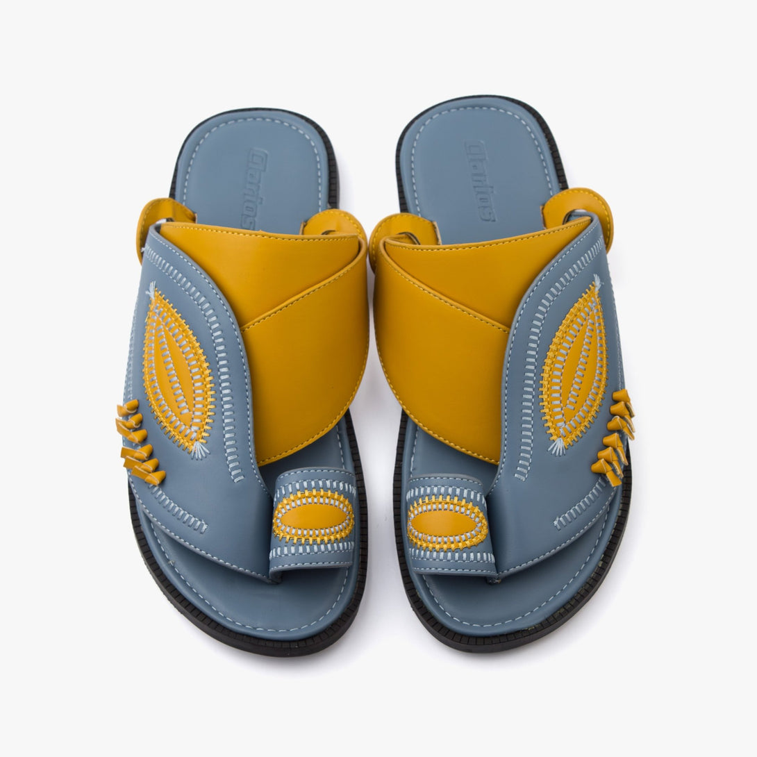 حذاء شرقي مطرز