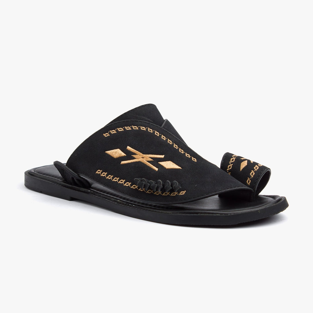 حذاء شرقي مطرز