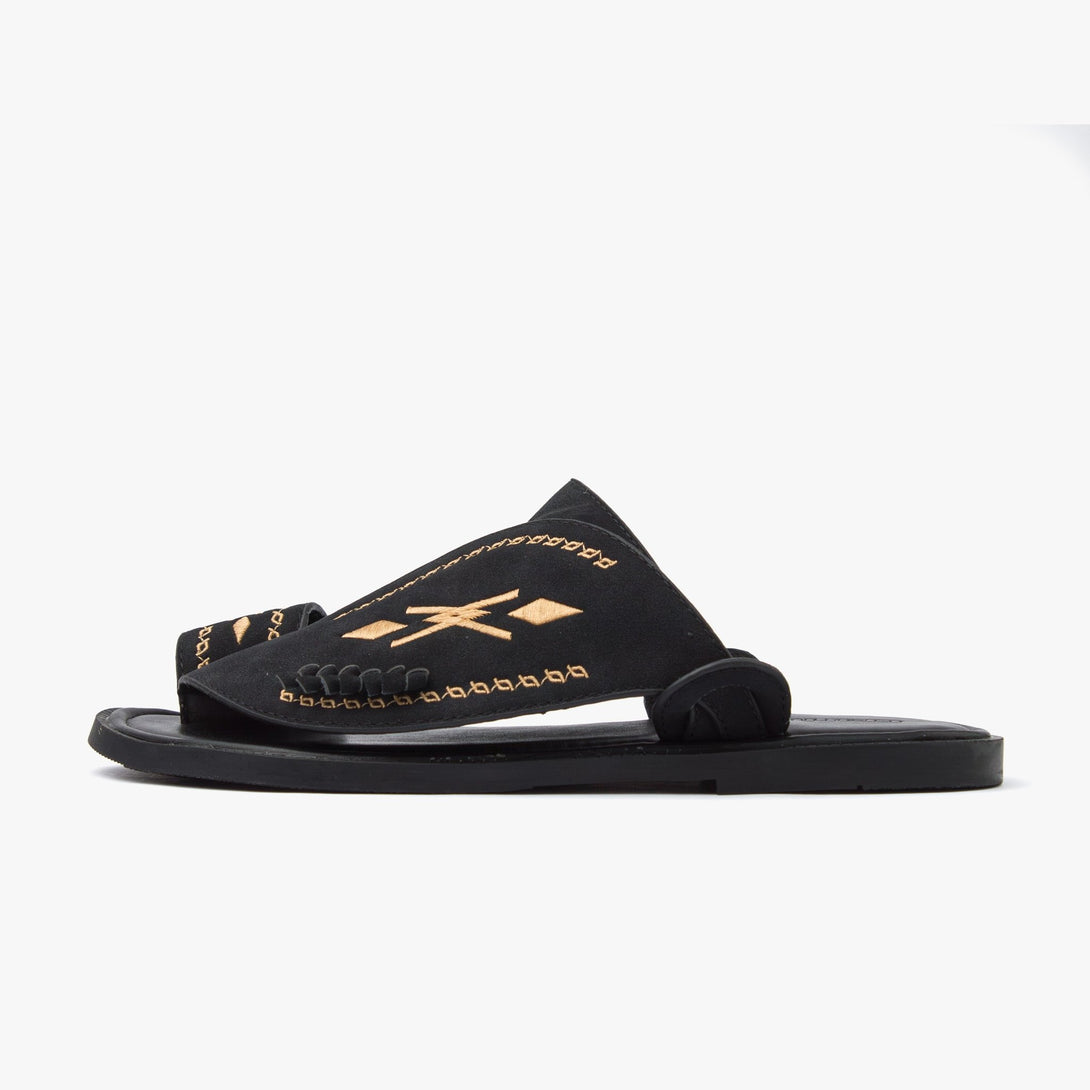 حذاء شرقي مطرز