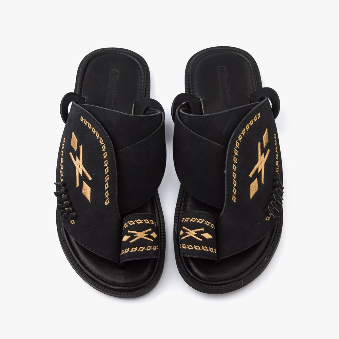 حذاء شرقي مطرز