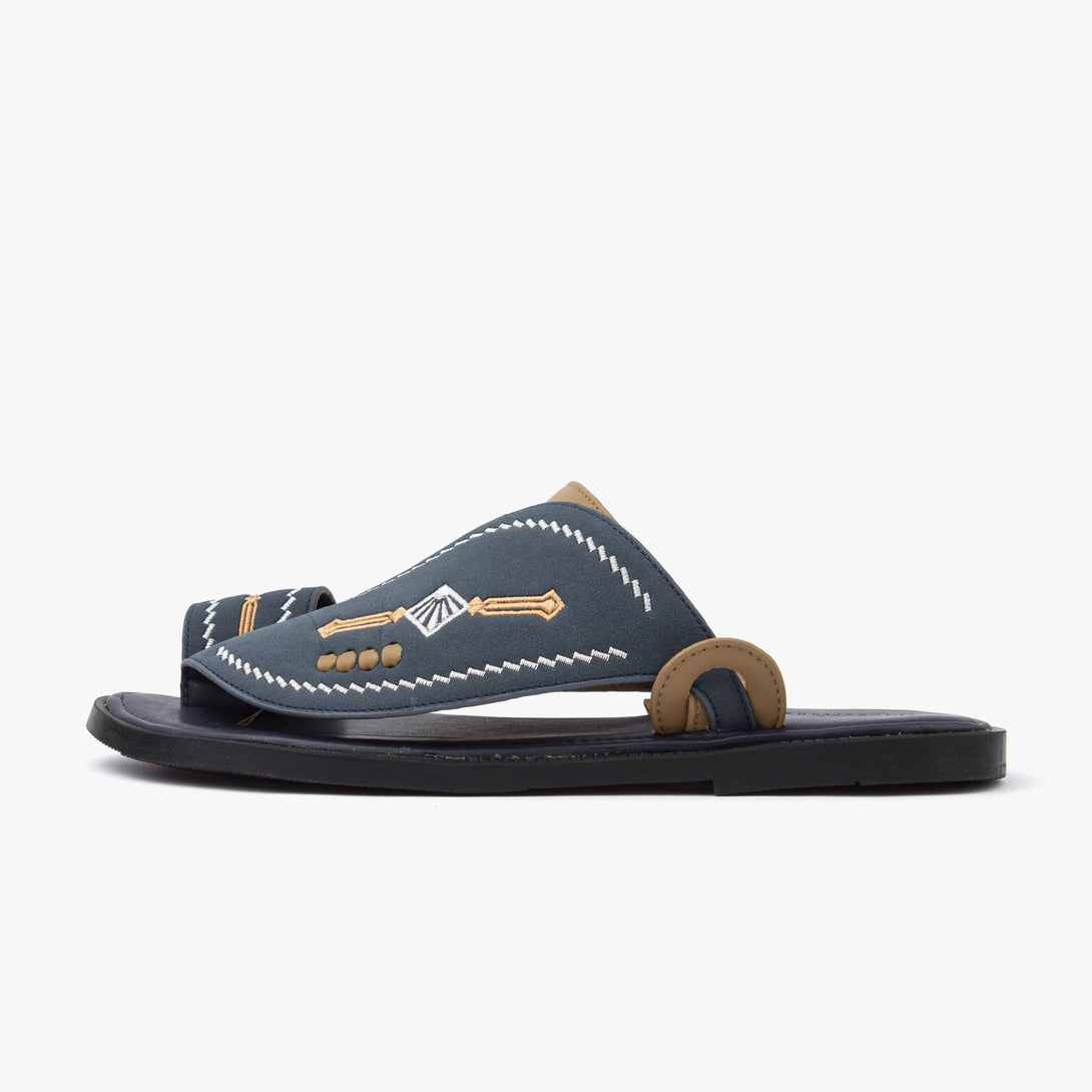 حذاء شرقي مطرز