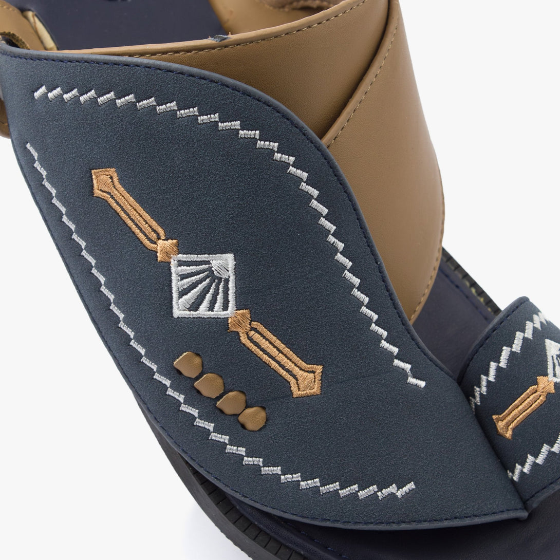 حذاء شرقي مطرز