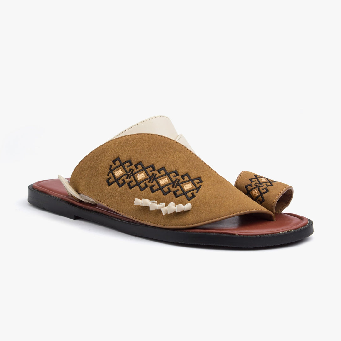 حذاء شرقي مطرز