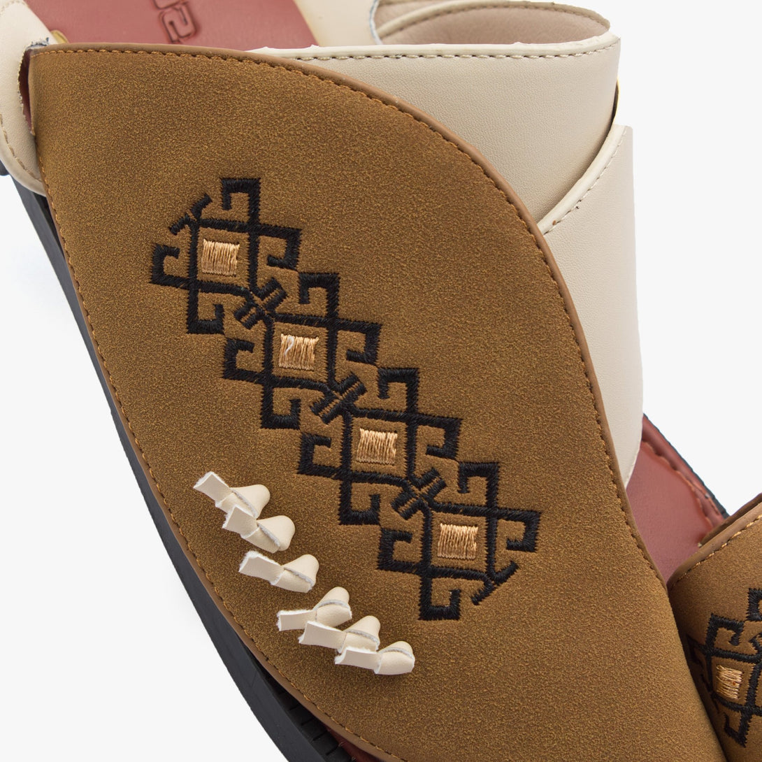 حذاء شرقي مطرز