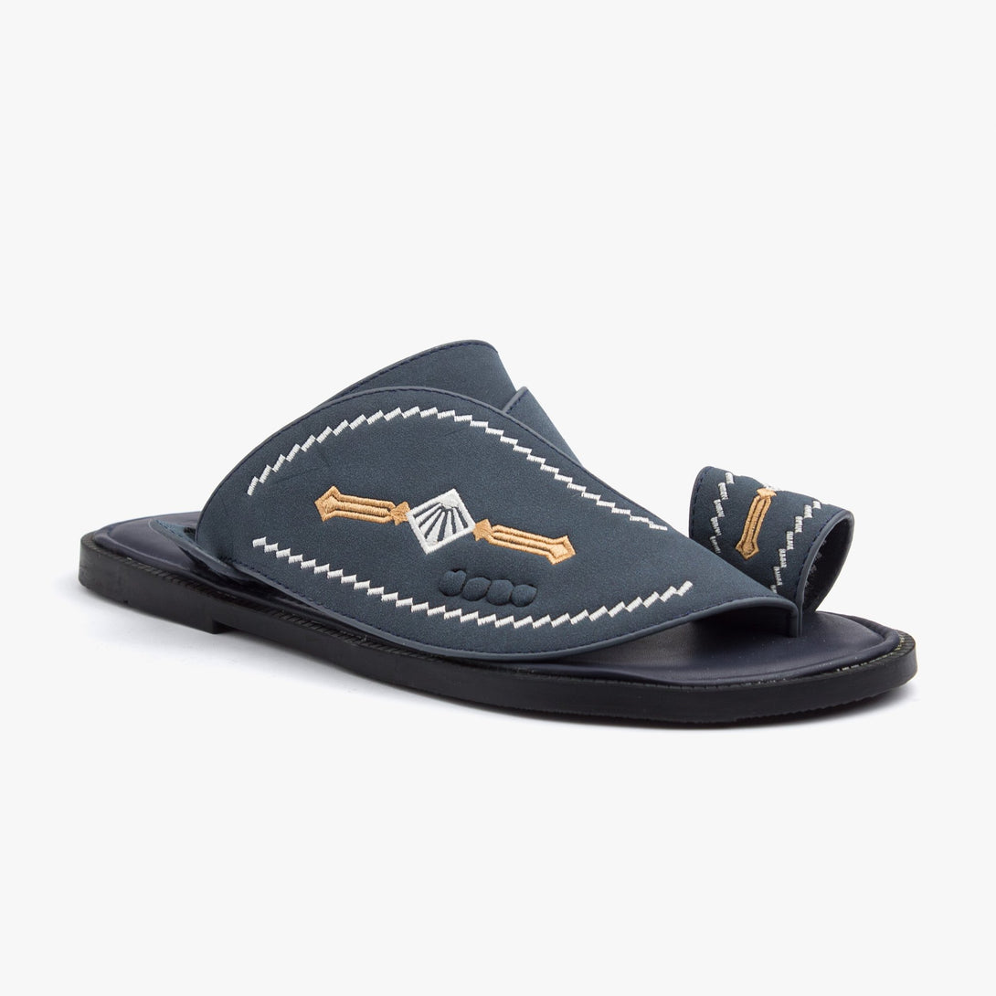 حذاء شرقي مطرز