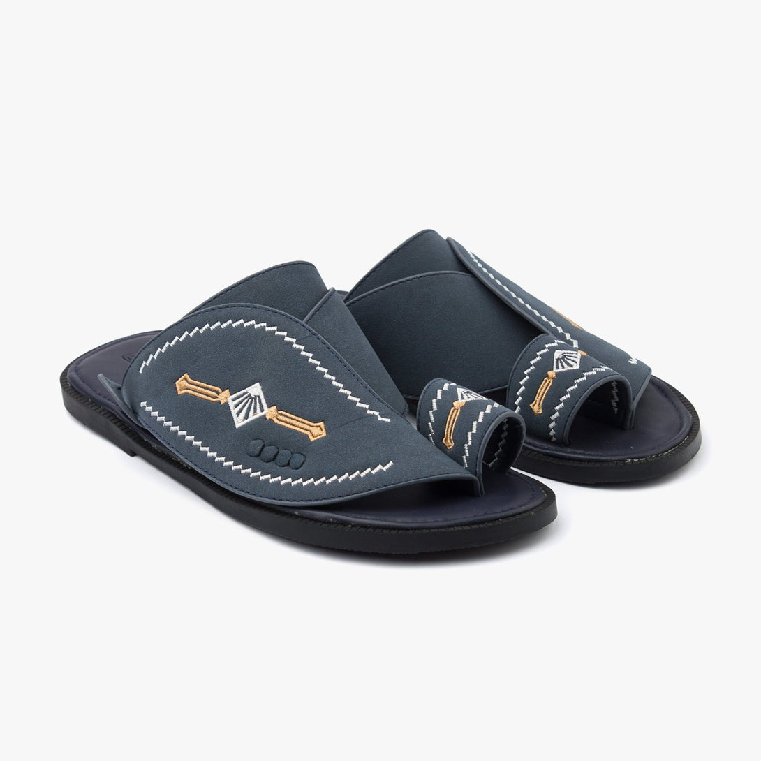 حذاء شرقي مطرز