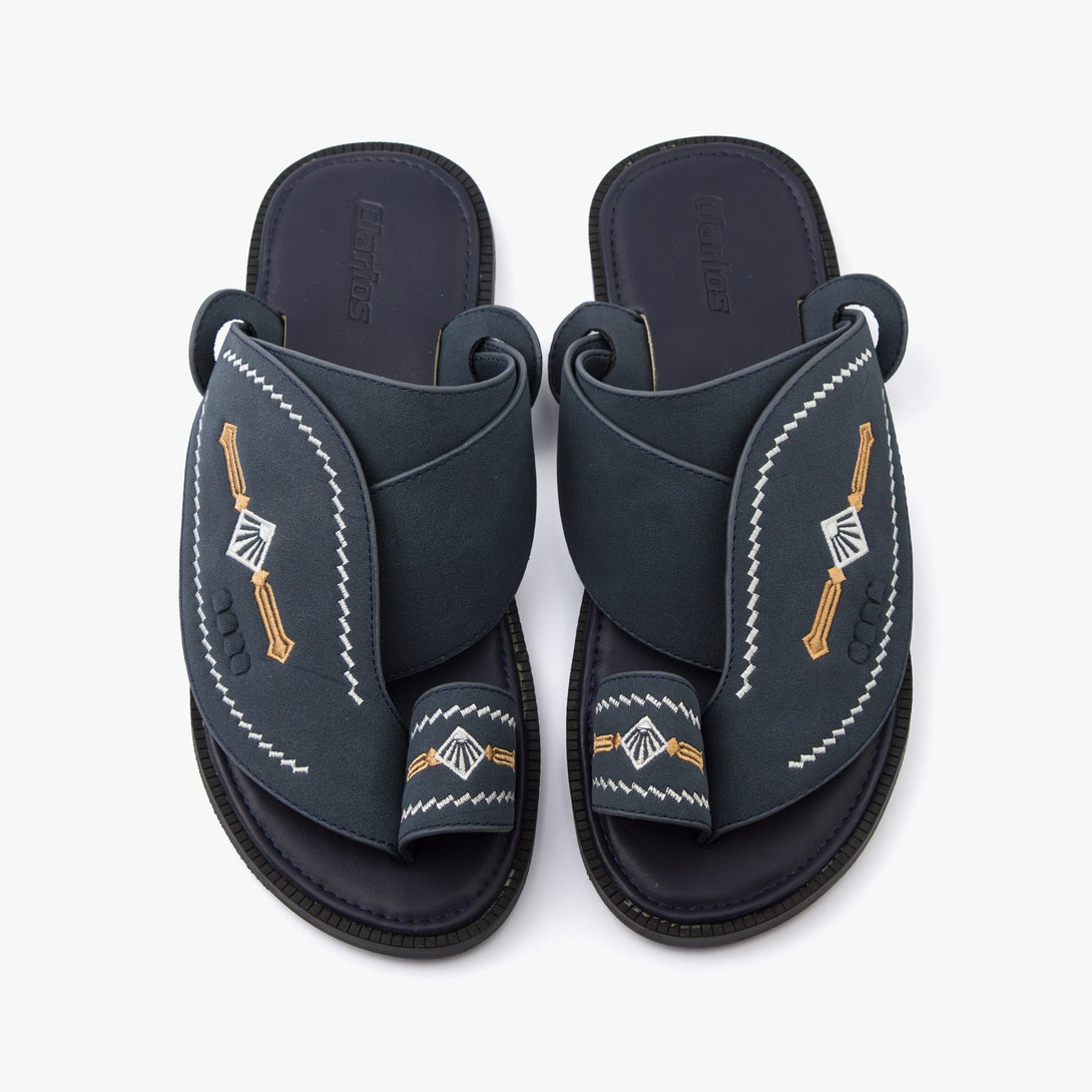 حذاء شرقي مطرز