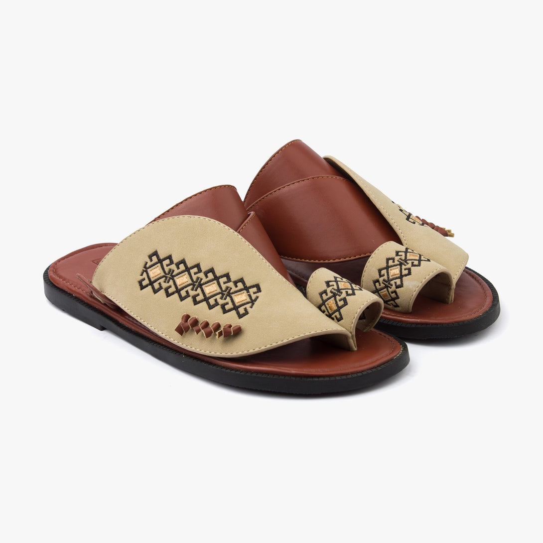 حذاء شرقي مطرز