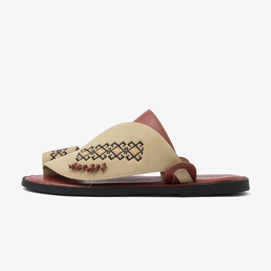 حذاء شرقي مطرز