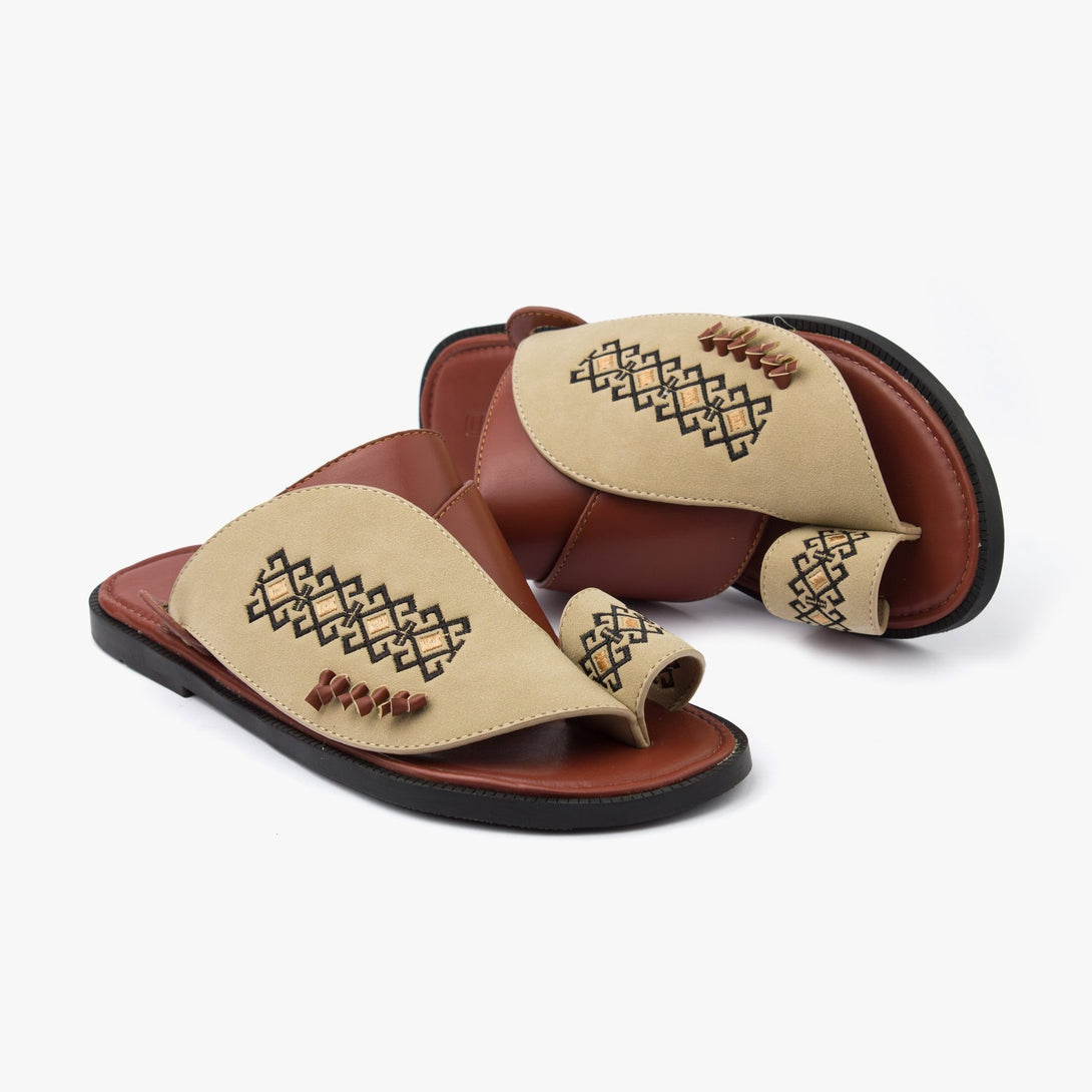 حذاء شرقي مطرز