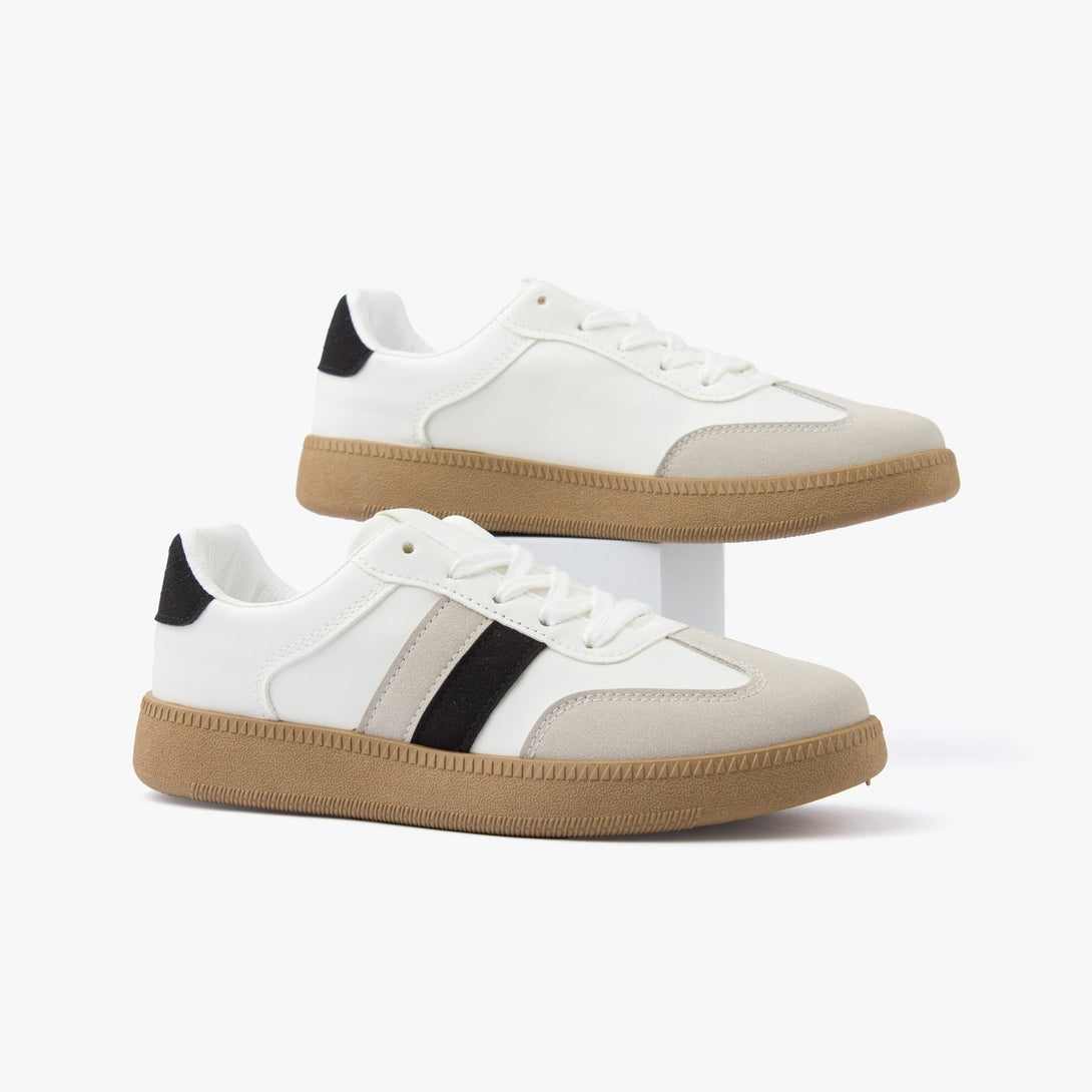 سنيكرز نسائي