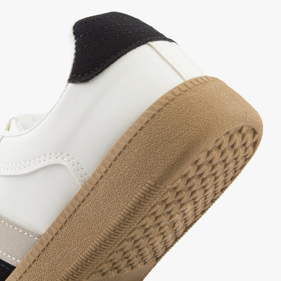 سنيكرز نسائي