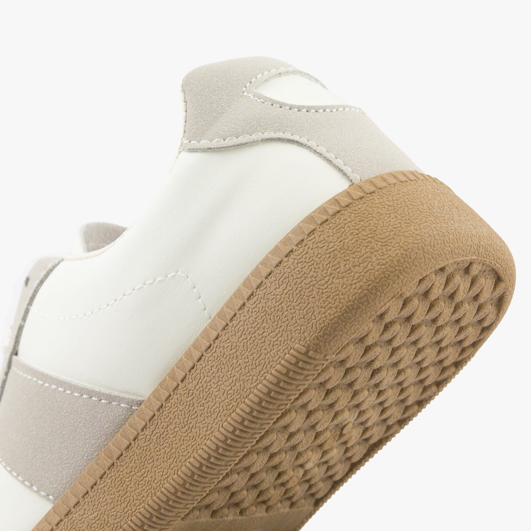 سنيكرز نسائي