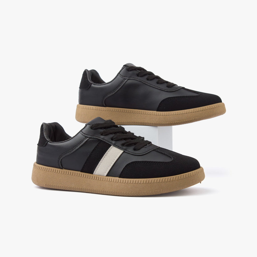 سنيكرز نسائي