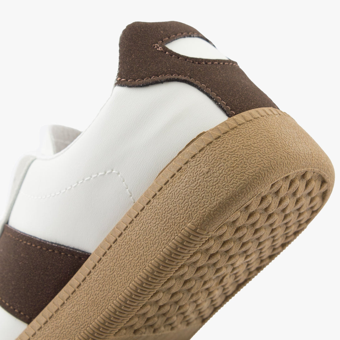 سنيكرز نسائي