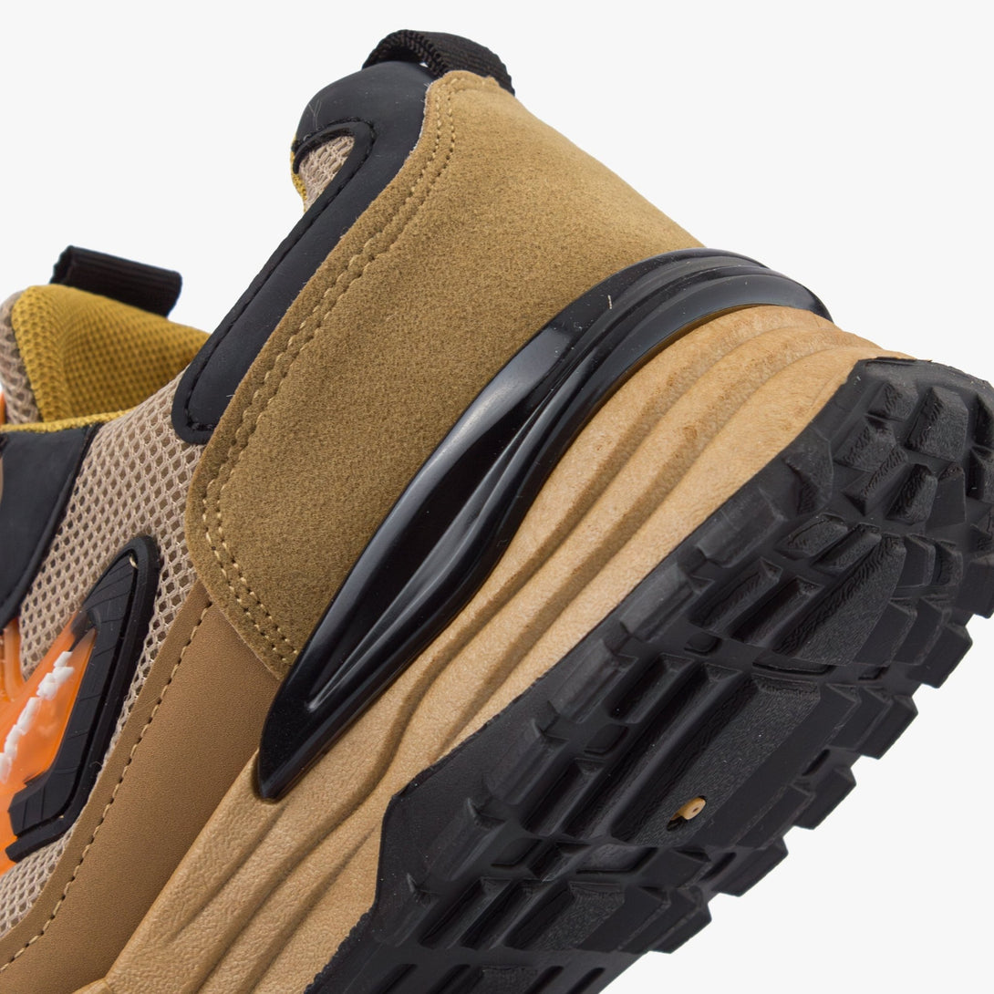 سنيكرز نسائي