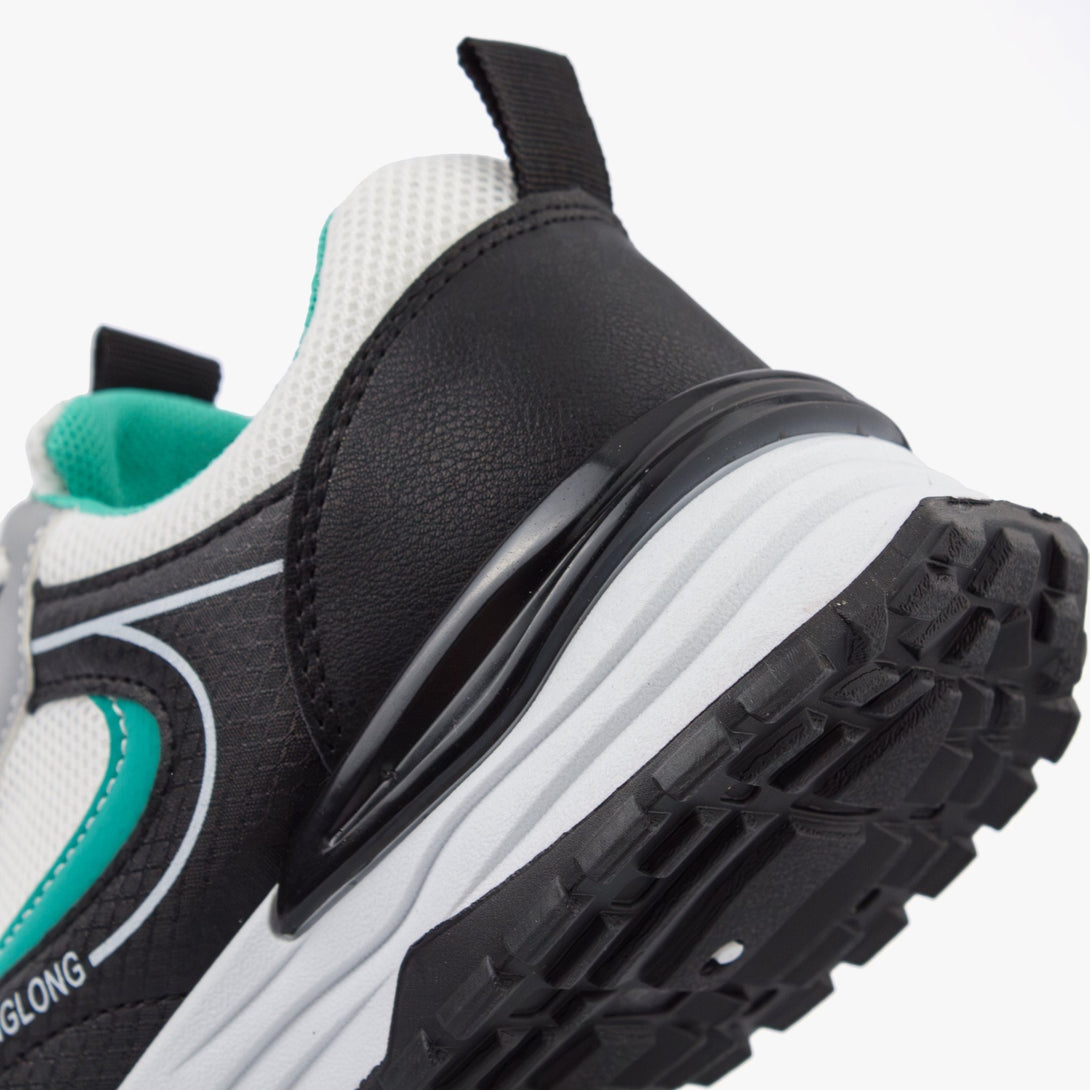 سنيكرز نسائي