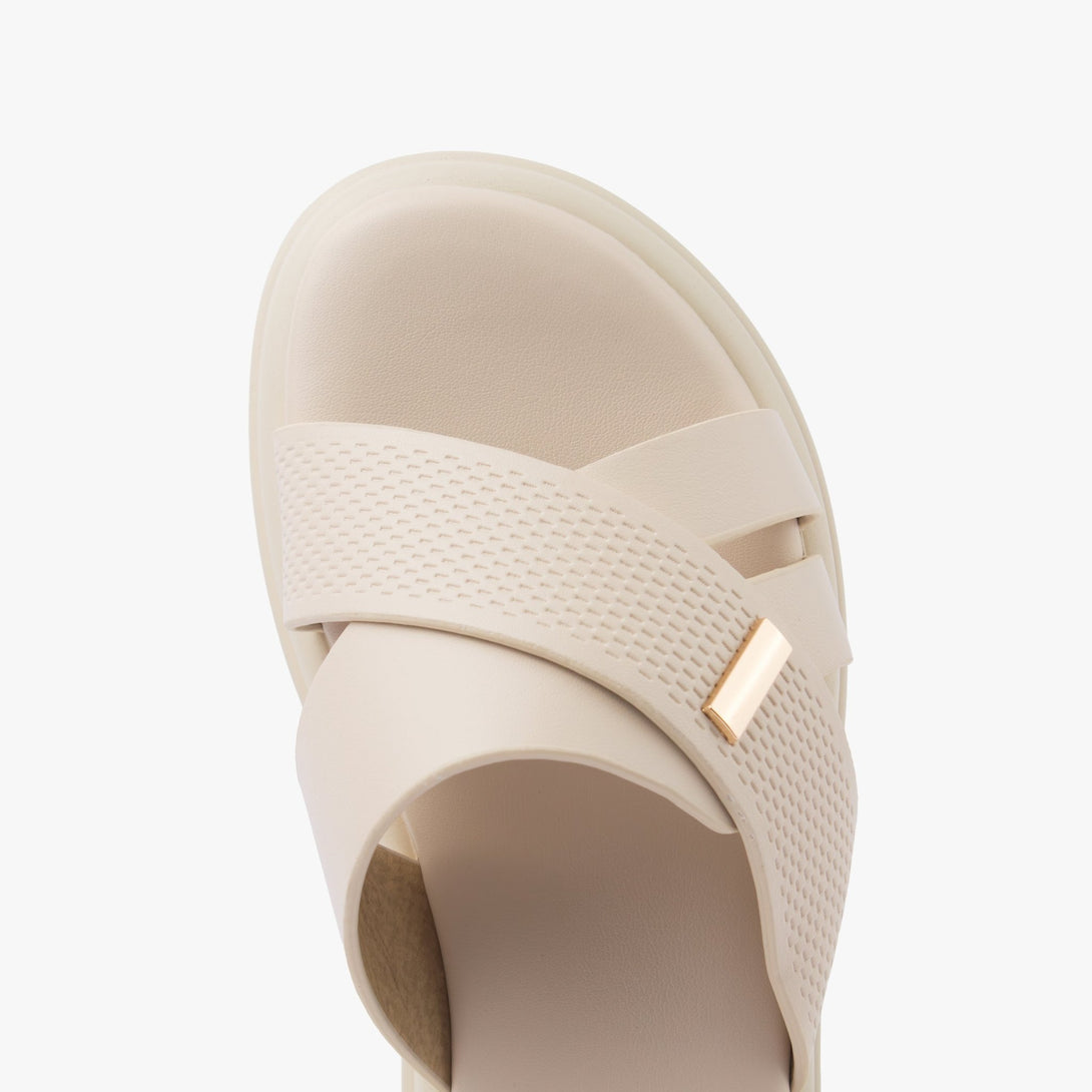 صندل نسائي سهل الإرتداء