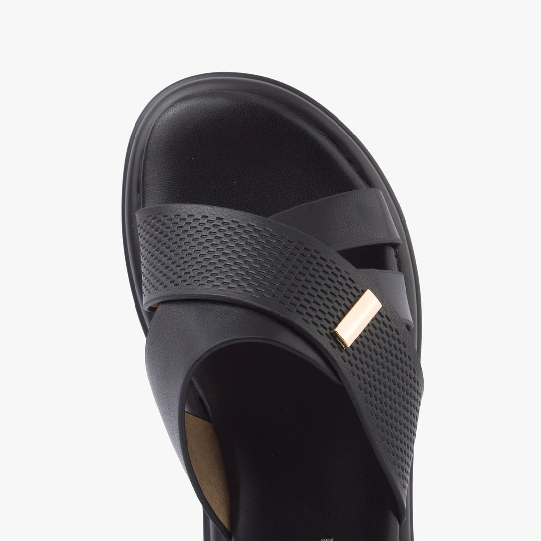 صندل نسائي سهل الإرتداء