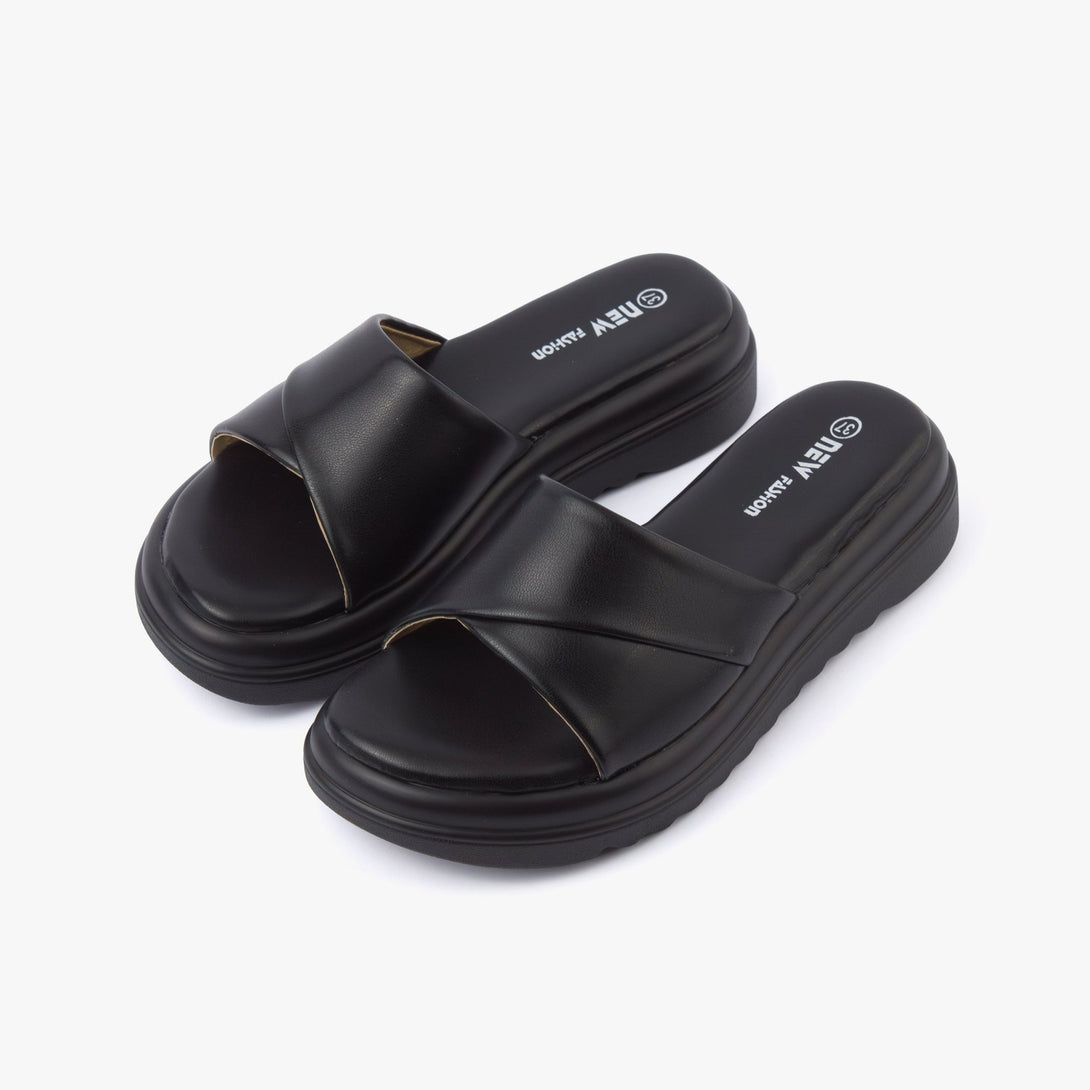 صندل نسائي سهل الإرتداء