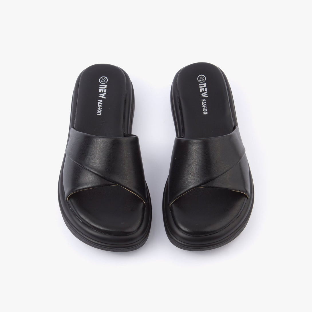 صندل نسائي سهل الإرتداء