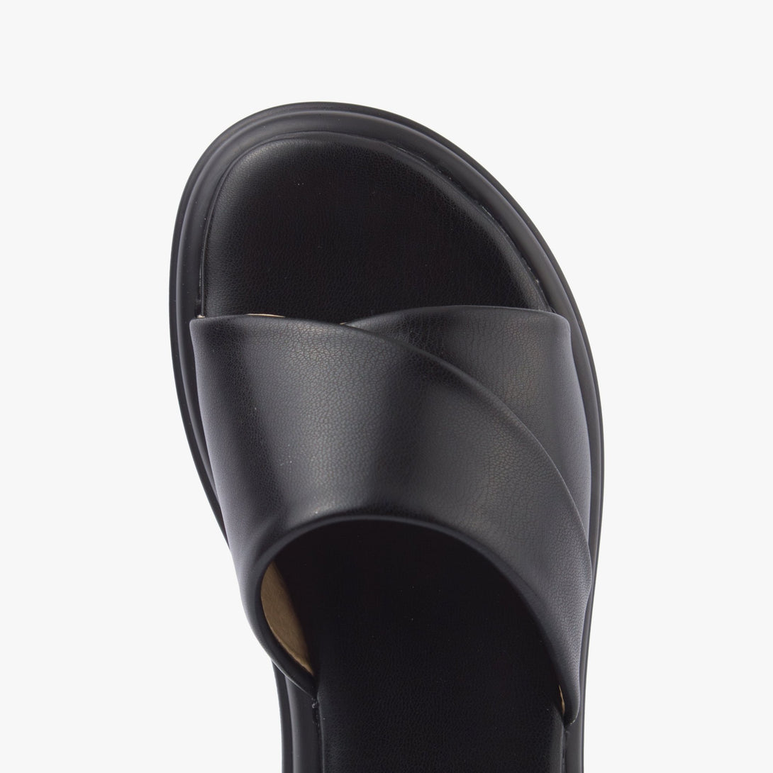 صندل نسائي سهل الإرتداء