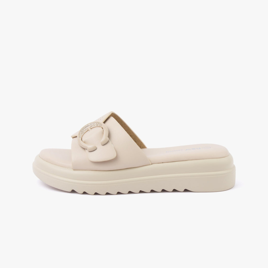 صندل نسائي سهل الإرتداء