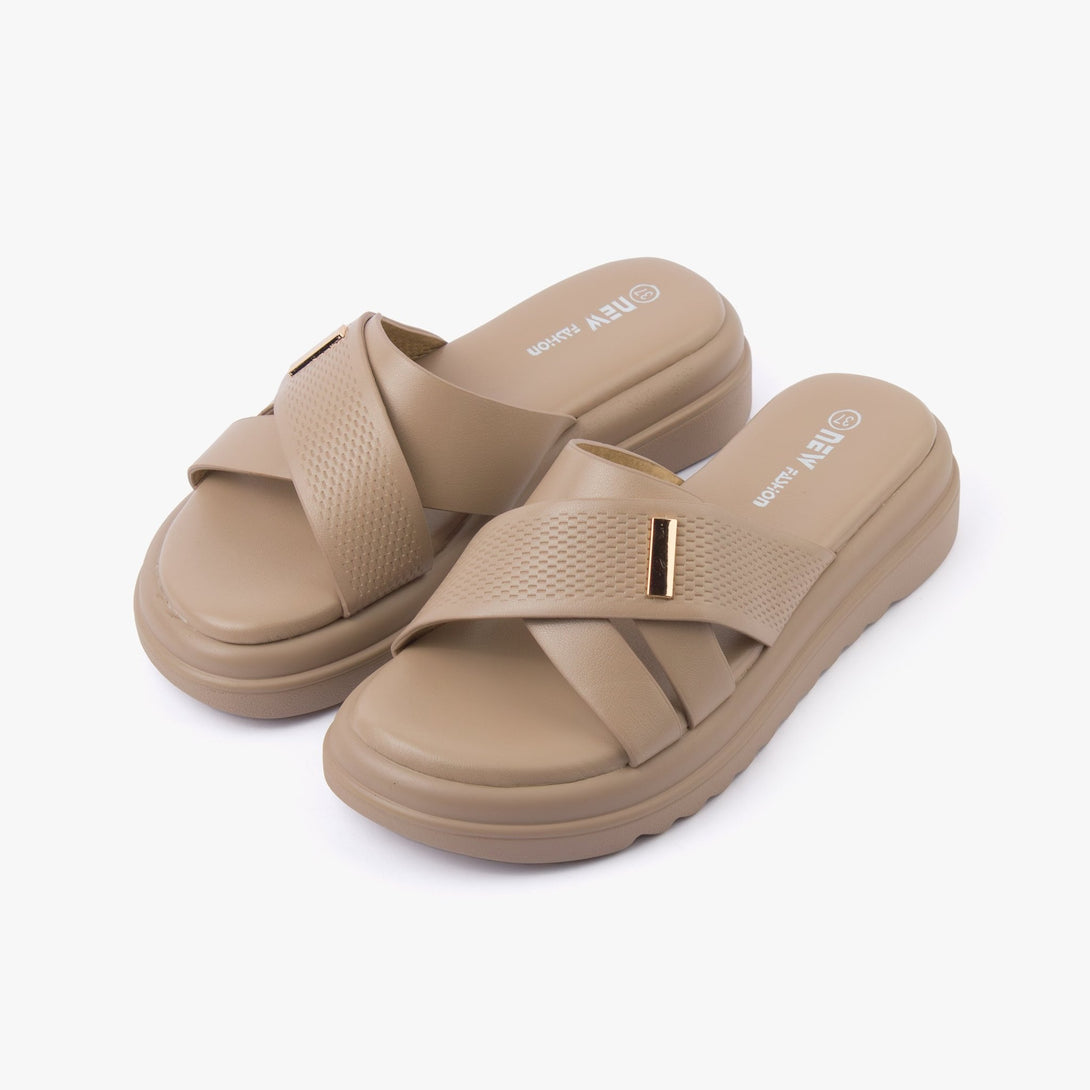 صندل نسائي سهل الإرتداء