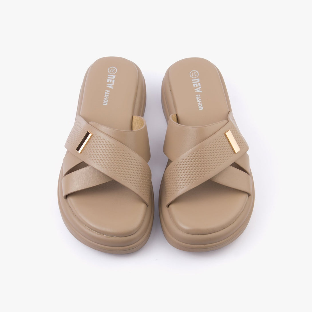 صندل نسائي سهل الإرتداء