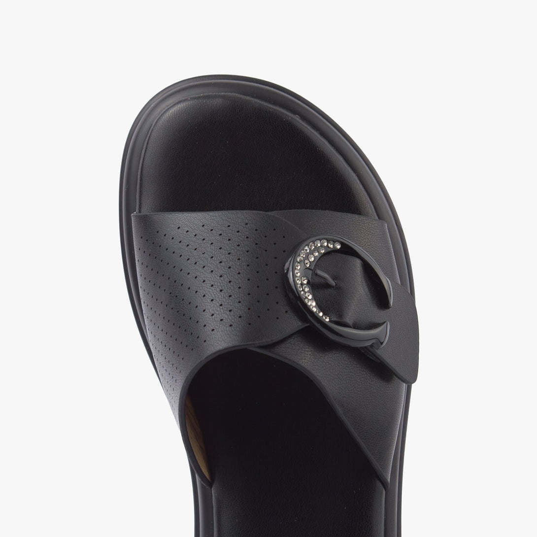 صندل نسائي سهل الإرتداء