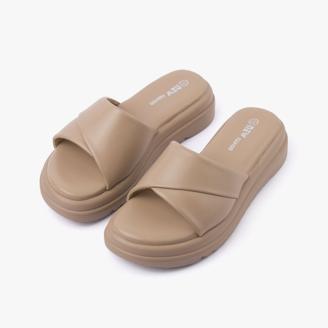 صندل نسائي سهل الإرتداء