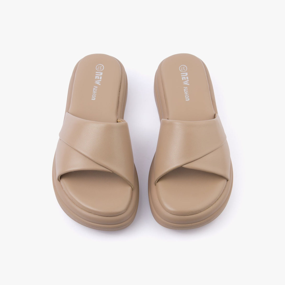 صندل نسائي سهل الإرتداء