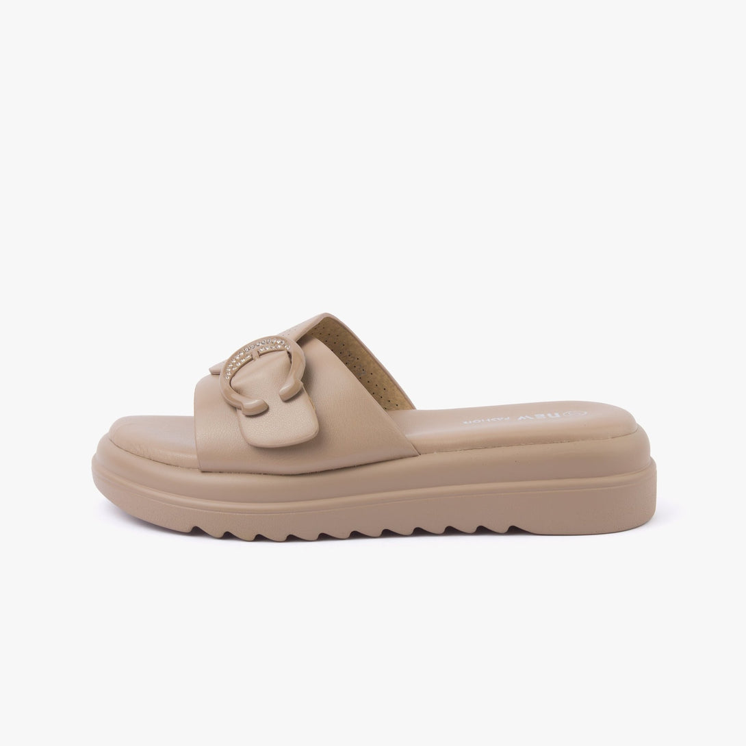 صندل نسائي سهل الإرتداء