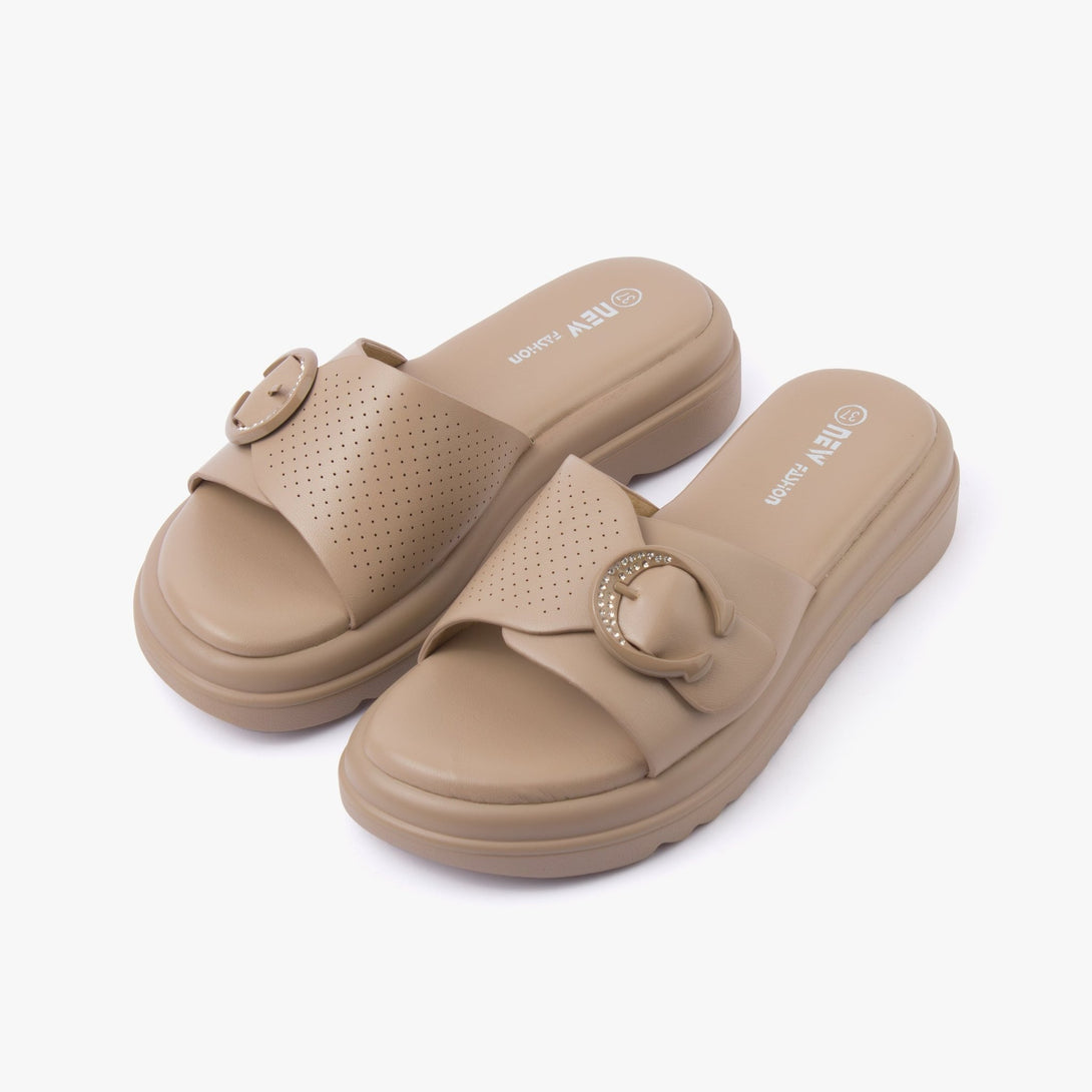 صندل نسائي سهل الإرتداء