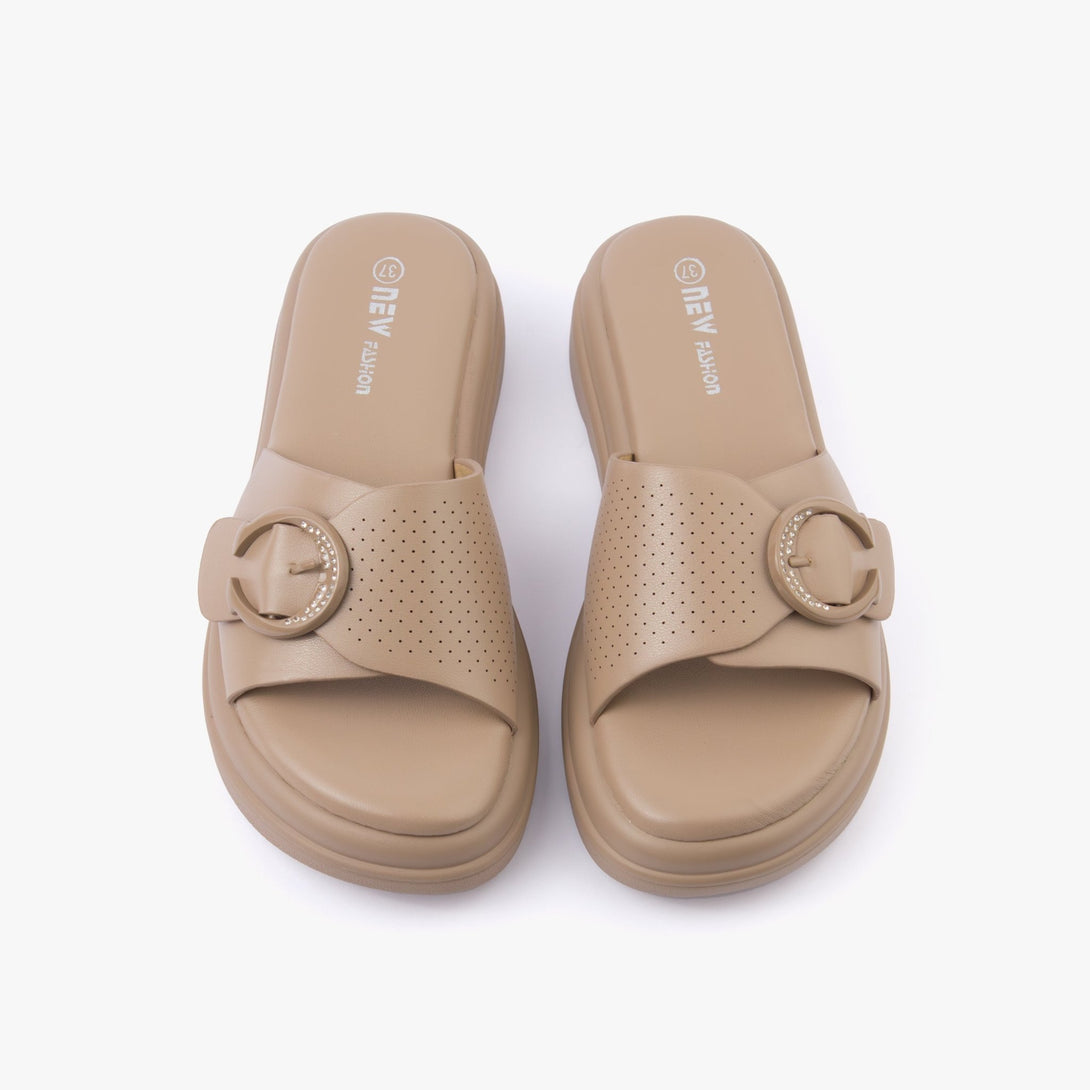 صندل نسائي سهل الإرتداء