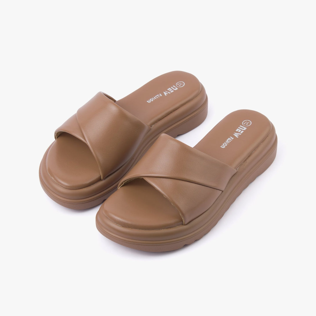 صندل نسائي سهل الإرتداء