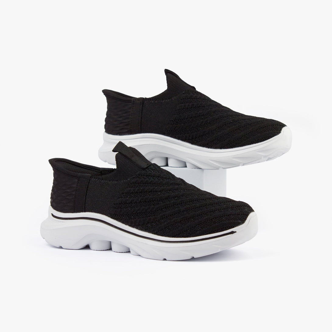 حذاء رياضي نسائي