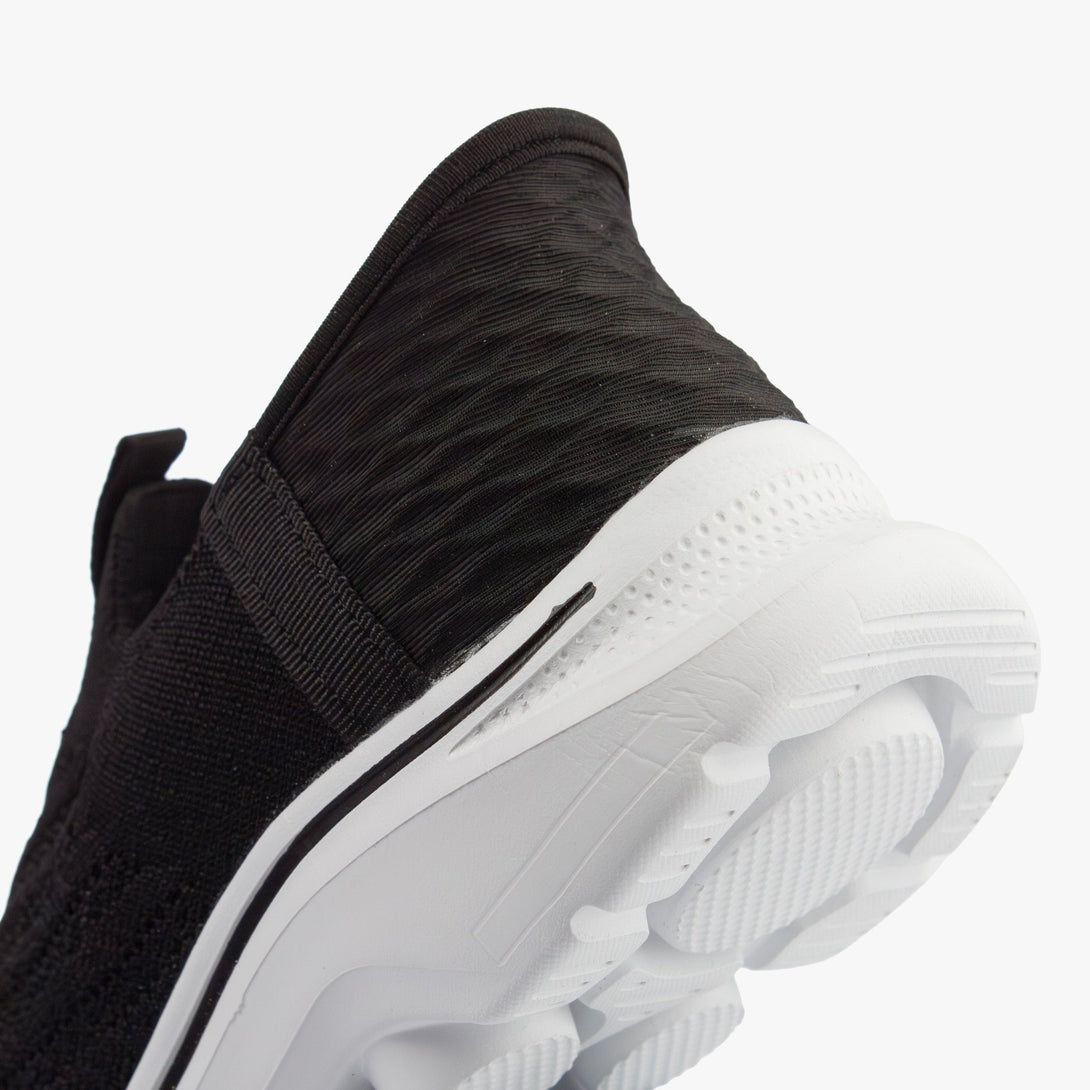 حذاء رياضي نسائي