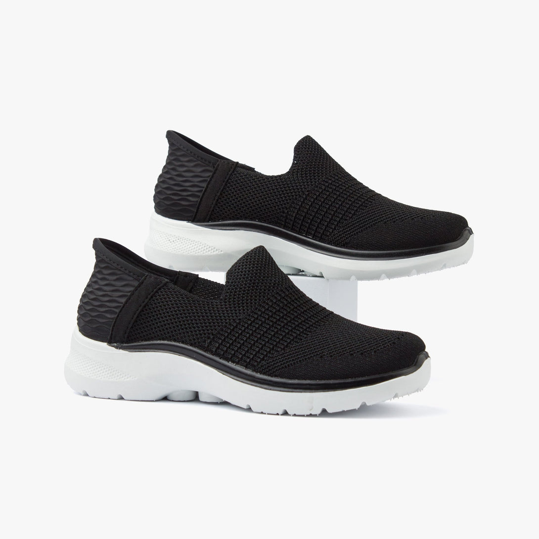 حذاء رياضي نسائي